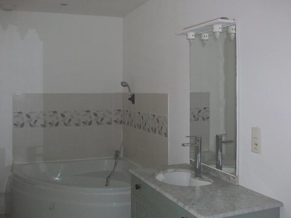 A proximite du Zenith,dans une rue calme,jolie amiénoise trés lumineuse,aucun travaux à prévoir.