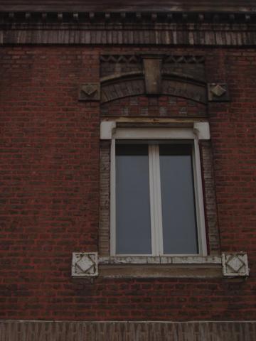 A proximite du Zenith,dans une rue calme,jolie amiénoise trés lumineuse,aucun travaux à prévoir.