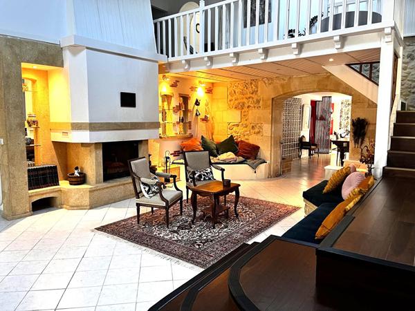 Murs Coeur de village - 7 pièce(s) 320 m2 330 m²