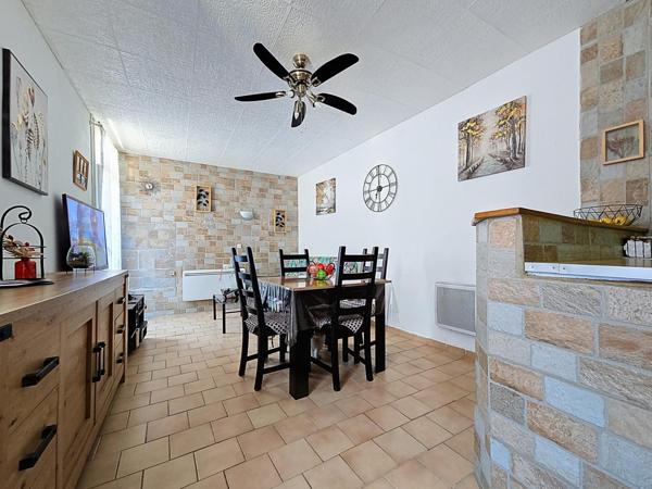 Maison de ville 3 chambres au cœur de Bédarieux – Bon état général avec balcons et buanderie