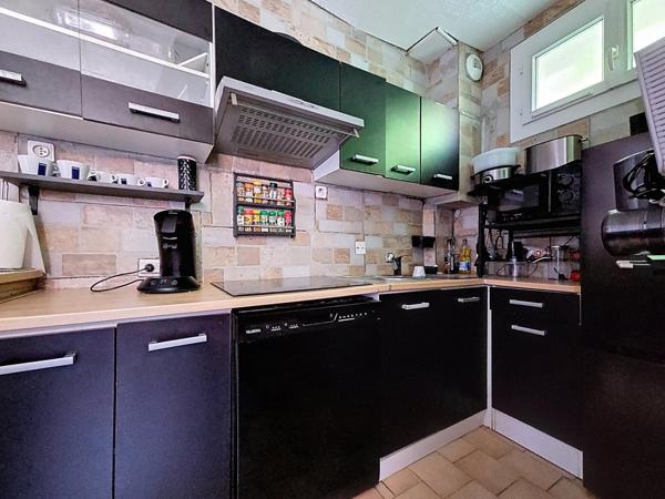 Maison de ville 3 chambres au cœur de Bédarieux – Bon état général avec balcons et buanderie