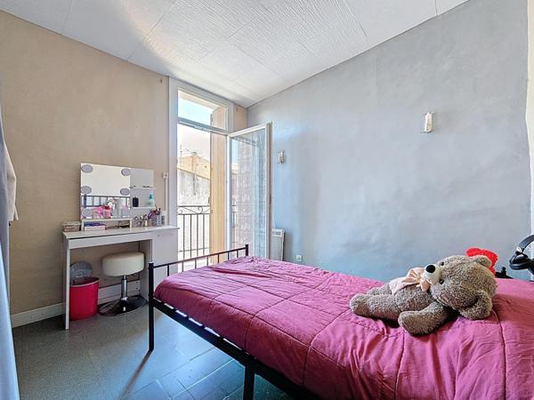 Maison de ville 3 chambres au cœur de Bédarieux – Bon état général avec balcons et buanderie