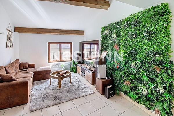 A VENDRE ! Un immeuble rénové de 122 m² avec trois appartements