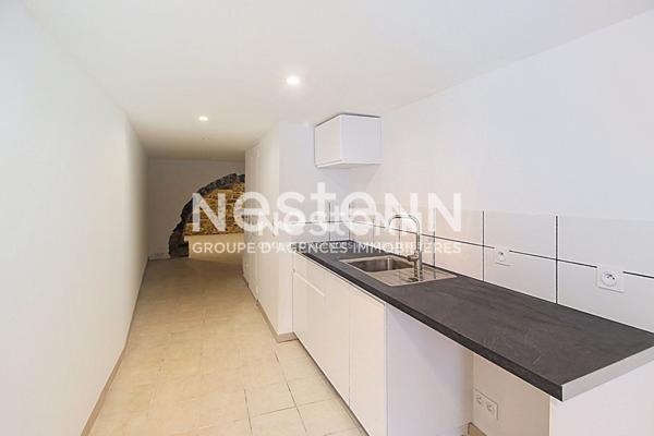 A VENDRE ! Un immeuble rénové de 122 m² avec trois appartements