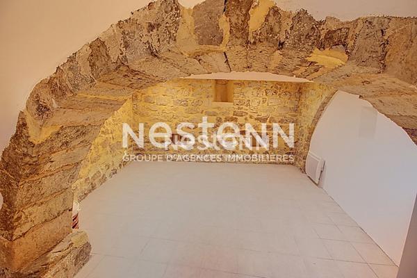 A VENDRE ! Un immeuble rénové de 122 m² avec trois appartements