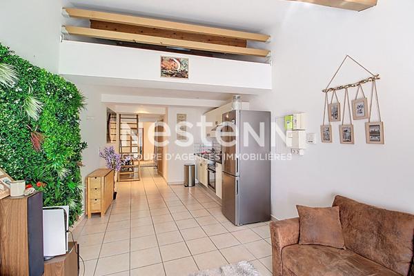 A VENDRE ! Un immeuble rénové de 122 m² avec trois appartements