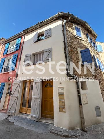 A VENDRE ! Un immeuble rénové de 122 m² avec trois appartements