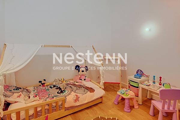 A VENDRE ! Un immeuble rénové de 122 m² avec trois appartements