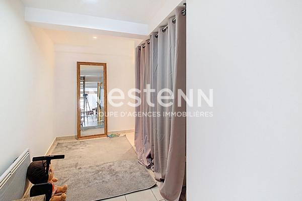 A VENDRE ! Un immeuble rénové de 122 m² avec trois appartements