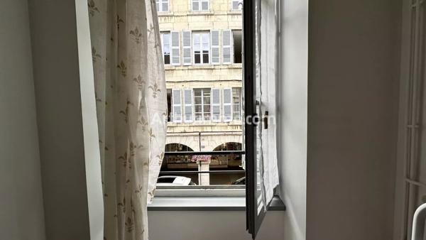 Vente                                                      Appartement
                        
                     4 pièces                      110 m2                     à Lons-le-Saunier