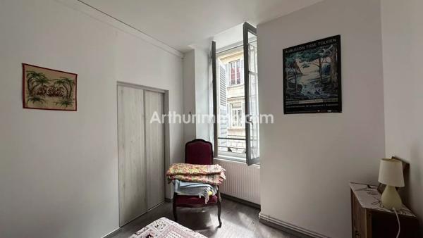 Vente                                                      Appartement
                        
                     4 pièces                      110 m2                     à Lons-le-Saunier