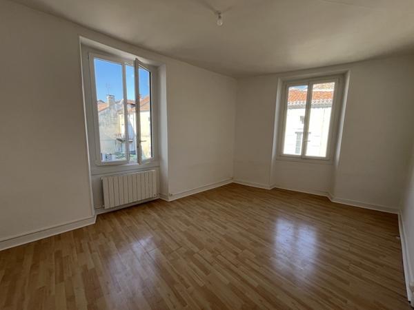 Appartement à louer 550 € CC Corgnac-sur-l'Isle 4 p 137 m² DPE C