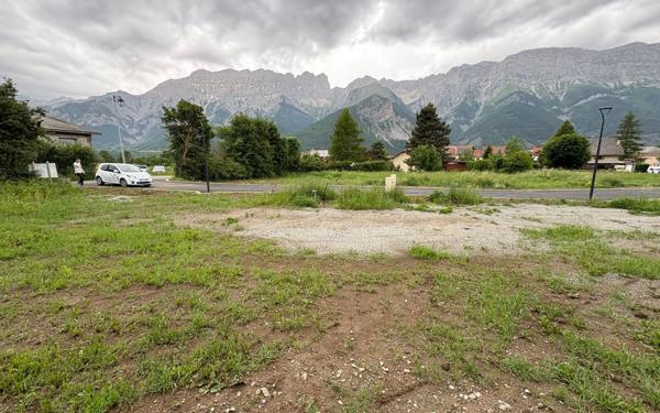 Terrain à vendre    Chauffayer