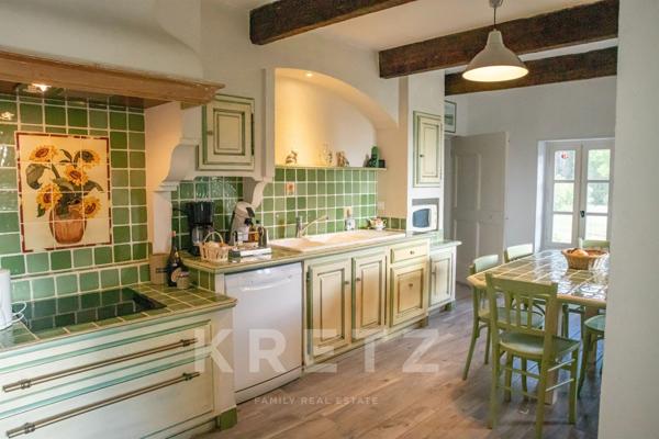 Magnifique hameau Provençal restauré avec piscine