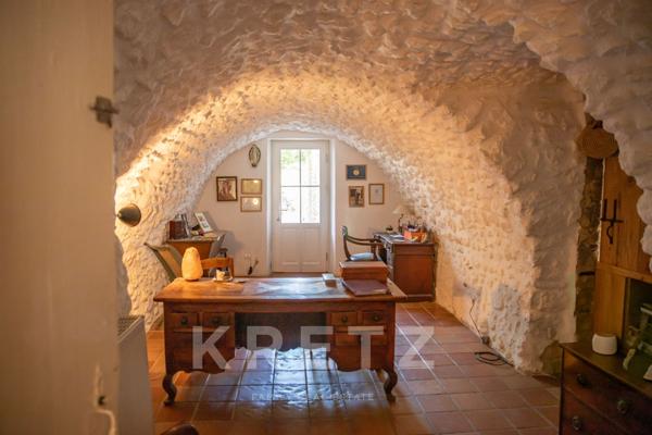 Magnifique hameau Provençal restauré avec piscine