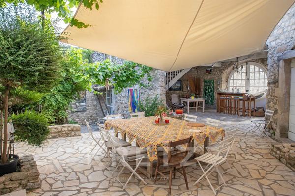 Magnifique hameau Provençal restauré avec piscine