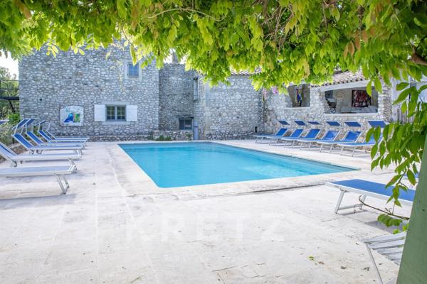 Magnifique hameau Provençal restauré avec piscine