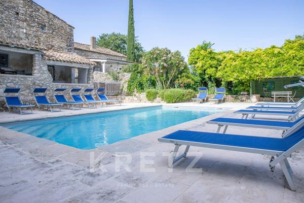 Magnifique hameau Provençal restauré avec piscine