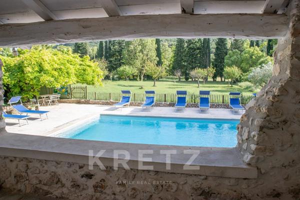 Magnifique hameau Provençal restauré avec piscine