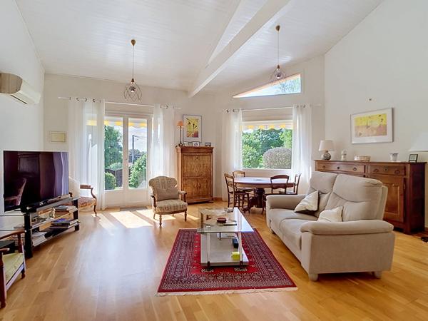 A VENDRE - Maison de 165m² - 5 chambres - Piscine - Saint Lys (31470)