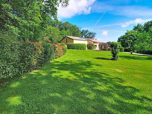 A VENDRE - Maison de 165m² - 5 chambres - Piscine - Saint Lys (31470)