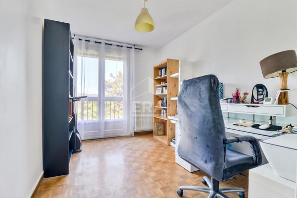 T4 103m2 à vendre - Terrasse, 2 places de parking - 13012