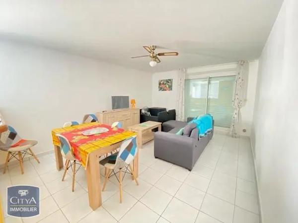 Appartement à louer 2 pièces 47.94m² Sainte-Suzanne (97441)