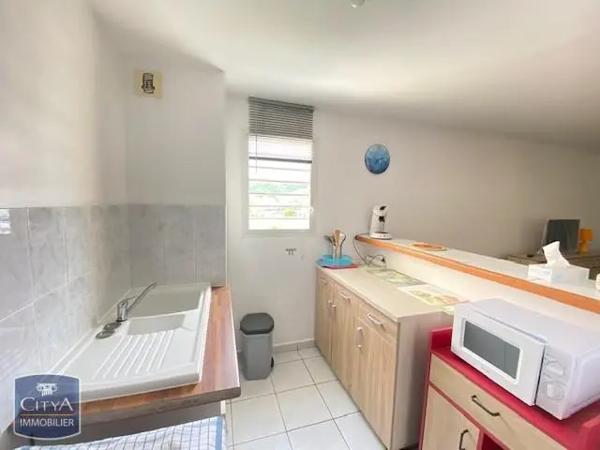 Appartement à louer 2 pièces 47.94m² Sainte-Suzanne (97441)