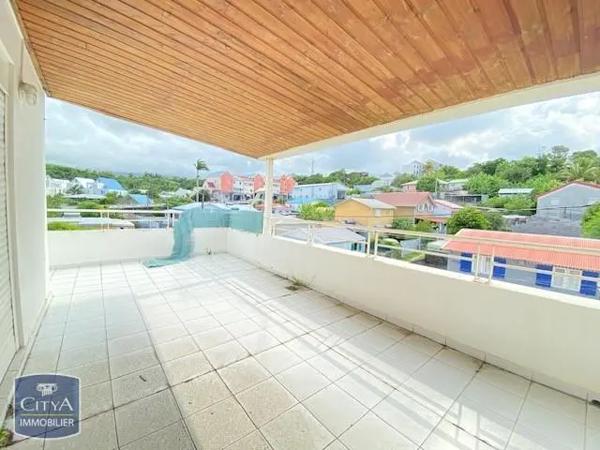 Appartement à louer 2 pièces 47.94m² Sainte-Suzanne (97441)