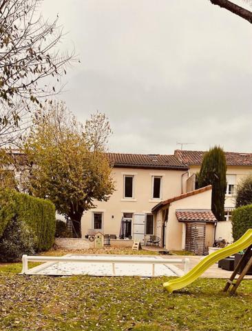 Maison de ville  5 chambres 180 m²  380000. €