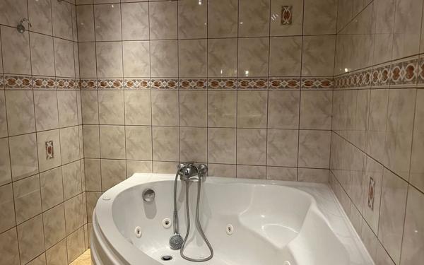 Maison à vendre    4 pièces • 123 m2 Rochefort