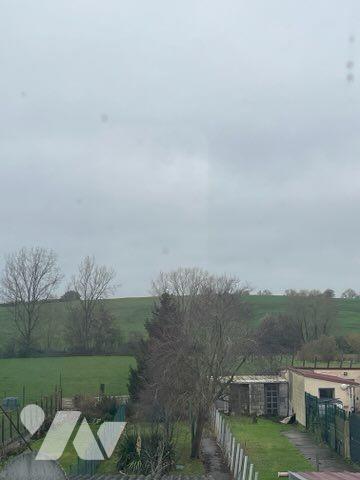 EN EXCLUSIVITE : A VENDRE A BAILLEUL dans le NORD (59) : MAISON DE VILLE MITOYENNE AVEC COUR, D...