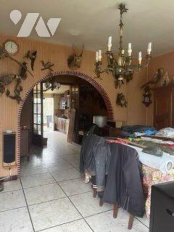 EN EXCLUSIVITE : A VENDRE A BAILLEUL dans le NORD (59) : MAISON DE VILLE MITOYENNE AVEC COUR, D...
