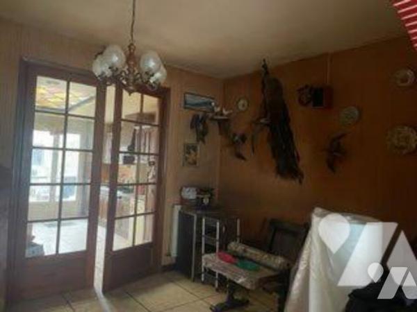 EN EXCLUSIVITE : A VENDRE A BAILLEUL dans le NORD (59) : MAISON DE VILLE MITOYENNE AVEC COUR, D...
