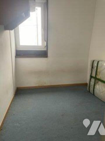 EN EXCLUSIVITE : A VENDRE A BAILLEUL dans le NORD (59) : MAISON DE VILLE MITOYENNE AVEC COUR, D...