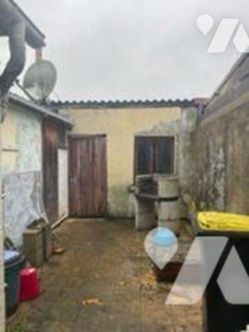 EN EXCLUSIVITE : A VENDRE A BAILLEUL dans le NORD (59) : MAISON DE VILLE MITOYENNE AVEC COUR, D...