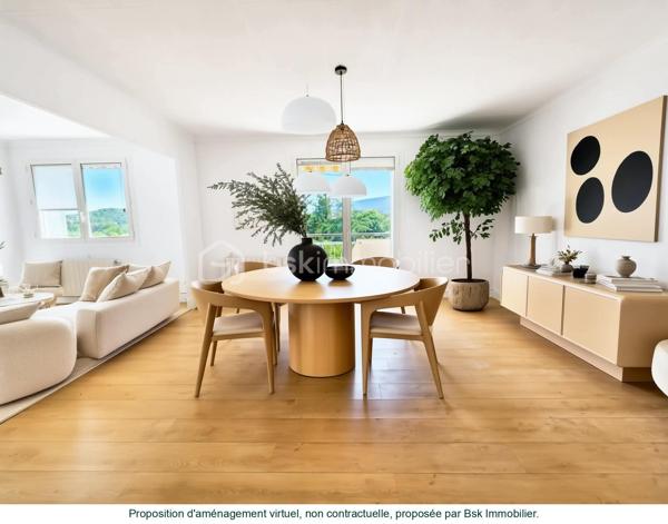 Situé au sein de la résidence Beau Rivage à Ganges, cet appartement traversant de 77,63 m² loi Carrez bénéficie d'un emplacement vraiment pratique, à proximité immédiate des écoles, commerces, services de santé et transports.

Installé au 3ème étage sur 4 d'une résidence sans ascenseur, il offre une belle luminosité ainsi qu'une vue dégagée depuis son balcon.

Initialement conçu avec quatre chambres, l'appartement a été réaménagé pour offrir aujourd'hui une pièce de vie plus spacieuse et conviviale. Il comprend une entrée, une cuisine indépendante récemment rénovée, un séjour ouvrant sur le balcon, trois chambres, une salle d'eau, un WC indépendant, des rangements et une cave privative en sous-sol.

Les menuiseries sont en PVC double vitrage et la chaudière est récente. Le logement bénéficie également d'un DPE C, un véritable atout pour la maîtrise des consommations énergétiques.

L'appartement nécessite toutefois des travaux de rénovation et de finition qui permettront à ses futurs propriétaires de le remettre entièrement à leur goût et de révéler tout son potentiel.

À pied, vous accédez rapidement à la crèche, aux écoles, au collège, aux commerces, à la pharmacie, aux professionnels de santé et au supermarché.

Les plus :
✔ DPE C
✔ Appartement traversant
✔ Balcon avec vue dégagée
✔ Cuisine récente
✔ Cave privative
✔ Stationnement libre
✔ Toutes commodités accessibles à pied
✔ Fort potentiel après rénovation

Une belle opportunité pour les acquéreurs à la recherche d'un appartement spacieux, bien situé et offrant un excellent potentiel de valorisation.

Pour tout complément d'information ou pour une visite contactez Christelle GAUDRON BSK Immobilier O6 41 66 26 84