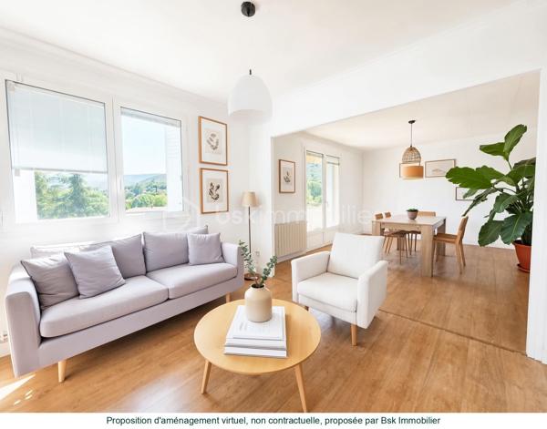Situé au sein de la résidence Beau Rivage à Ganges, cet appartement traversant de 77,63 m² loi Carrez bénéficie d'un emplacement vraiment pratique, à proximité immédiate des écoles, commerces, services de santé et transports.

Installé au 3ème étage sur 4 d'une résidence sans ascenseur, il offre une belle luminosité ainsi qu'une vue dégagée depuis son balcon.

Initialement conçu avec quatre chambres, l'appartement a été réaménagé pour offrir aujourd'hui une pièce de vie plus spacieuse et conviviale. Il comprend une entrée, une cuisine indépendante récemment rénovée, un séjour ouvrant sur le balcon, trois chambres, une salle d'eau, un WC indépendant, des rangements et une cave privative en sous-sol.

Les menuiseries sont en PVC double vitrage et la chaudière est récente. Le logement bénéficie également d'un DPE C, un véritable atout pour la maîtrise des consommations énergétiques.

L'appartement nécessite toutefois des travaux de rénovation et de finition qui permettront à ses futurs propriétaires de le remettre entièrement à leur goût et de révéler tout son potentiel.

À pied, vous accédez rapidement à la crèche, aux écoles, au collège, aux commerces, à la pharmacie, aux professionnels de santé et au supermarché.

Les plus :
✔ DPE C
✔ Appartement traversant
✔ Balcon avec vue dégagée
✔ Cuisine récente
✔ Cave privative
✔ Stationnement libre
✔ Toutes commodités accessibles à pied
✔ Fort potentiel après rénovation

Une belle opportunité pour les acquéreurs à la recherche d'un appartement spacieux, bien situé et offrant un excellent potentiel de valorisation.

Pour tout complément d'information ou pour une visite contactez Christelle GAUDRON BSK Immobilier O6 41 66 26 84