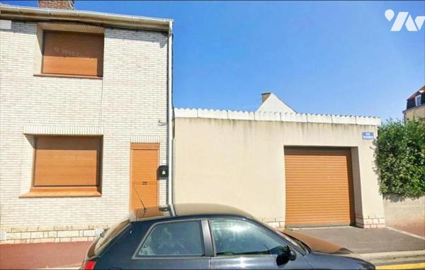 Maison de ville semi-mitoyenne avec travaux et beau potentiel