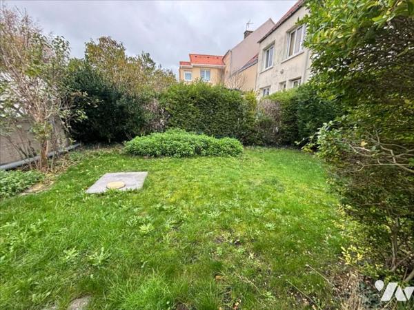 Maison de ville semi-mitoyenne avec travaux et beau potentiel