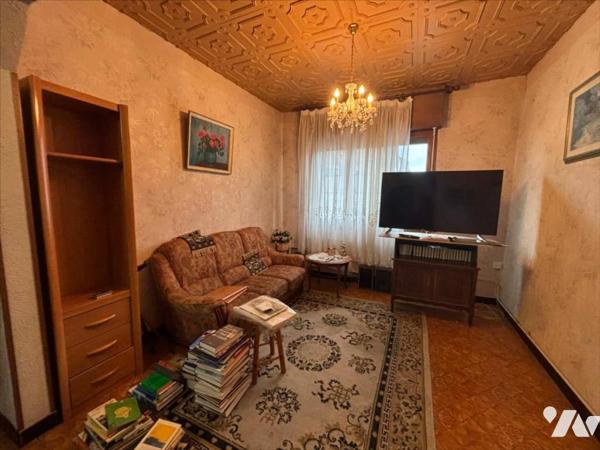 Maison de ville semi-mitoyenne avec travaux et beau potentiel