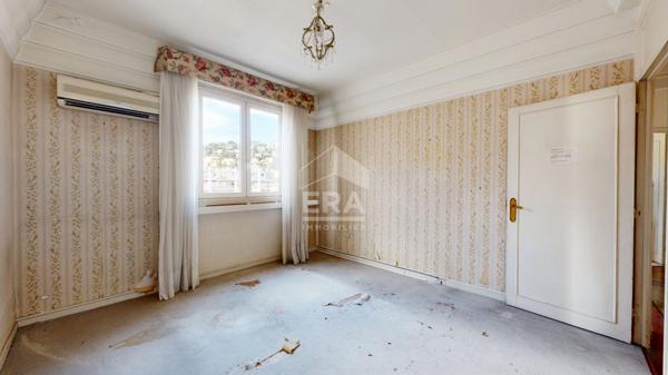 NICE - TZAREWITCH : VASTE 6 PIÈCES EN DERNIER ÉTAGE TRAVERSANT AVEC TERRASSES ET BALCONS