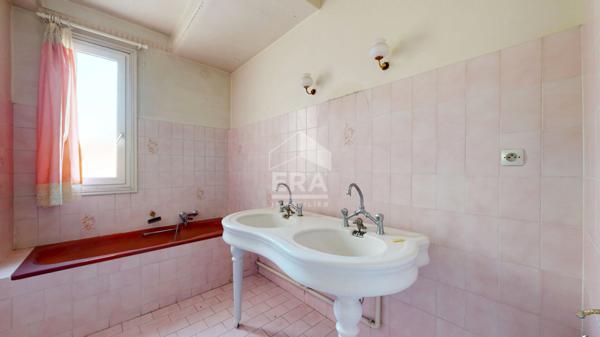 NICE - TZAREWITCH : VASTE 6 PIÈCES EN DERNIER ÉTAGE TRAVERSANT AVEC TERRASSES ET BALCONS