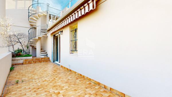 NICE - TZAREWITCH : VASTE 6 PIÈCES EN DERNIER ÉTAGE TRAVERSANT AVEC TERRASSES ET BALCONS