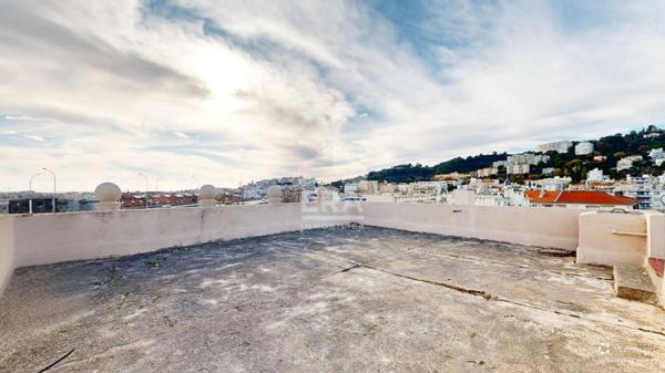 NICE - TZAREWITCH : VASTE 6 PIÈCES EN DERNIER ÉTAGE TRAVERSANT AVEC TERRASSES ET BALCONS