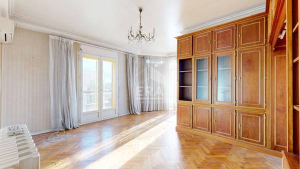 NICE - TZAREWITCH : VASTE 6 PIÈCES EN DERNIER ÉTAGE TRAVERSANT AVEC TERRASSES ET BALCONS