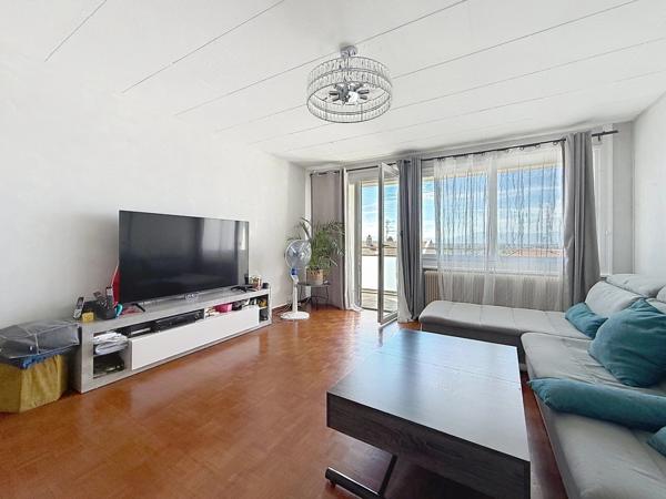 ANNEMASSE – 6ᵉ et dernier étage, T4 traversant de 96 m², vue dégagée à 180°
