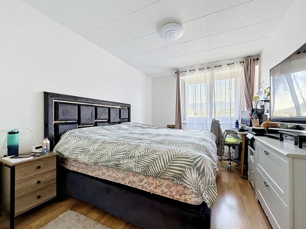 ANNEMASSE – 6ᵉ et dernier étage, T4 traversant de 96 m², vue dégagée à 180°