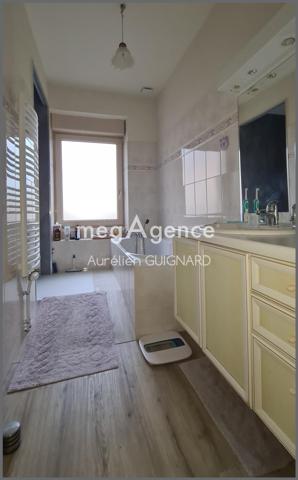 Maison à BRESSUIRE, 79300 - 7 pièces 118m²