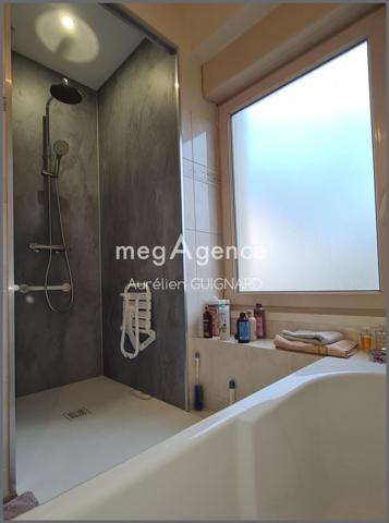 Maison à BRESSUIRE, 79300 - 7 pièces 118m²